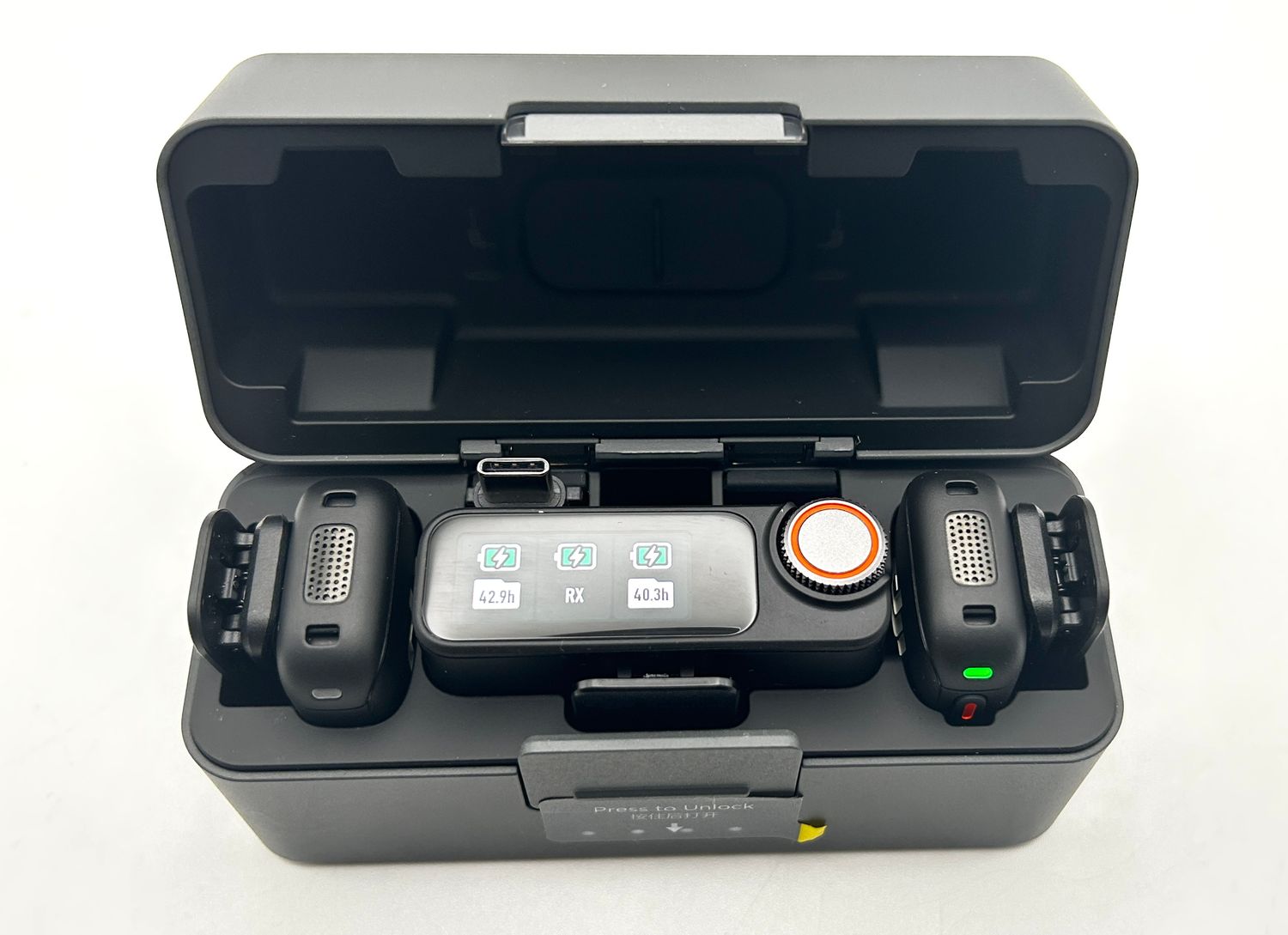 DJI Mic 3 – bezprzewodowy zestaw mikrofonowy (2 nadajniki + 1 odbiornik + etui ładujące)