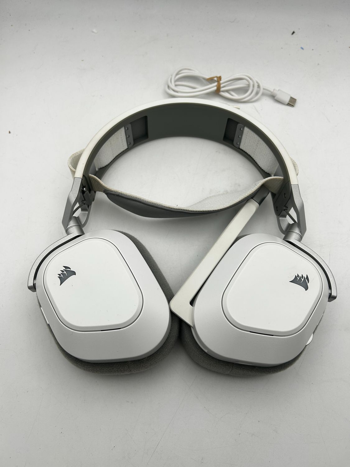 Corsair HS80 MAX WIRELESS – białe słuchawki gamingowe bezprzewodowe