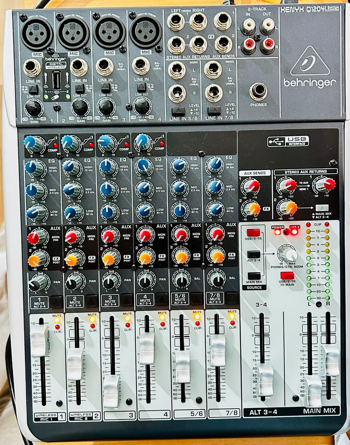 Mikser analogowy Behringer XENYX Q1204USB
