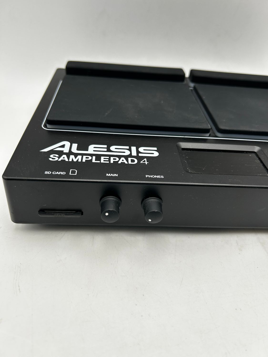 Alesis Sample Pad 4 – kompaktowy instrument perkusyjny i wyzwalacz próbek