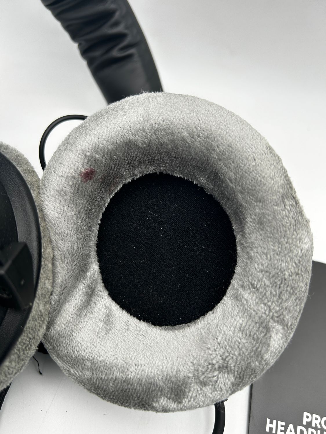 beyerdynamic DT 990 PRO jednostronne, przewodowe słuchawki studyjne do