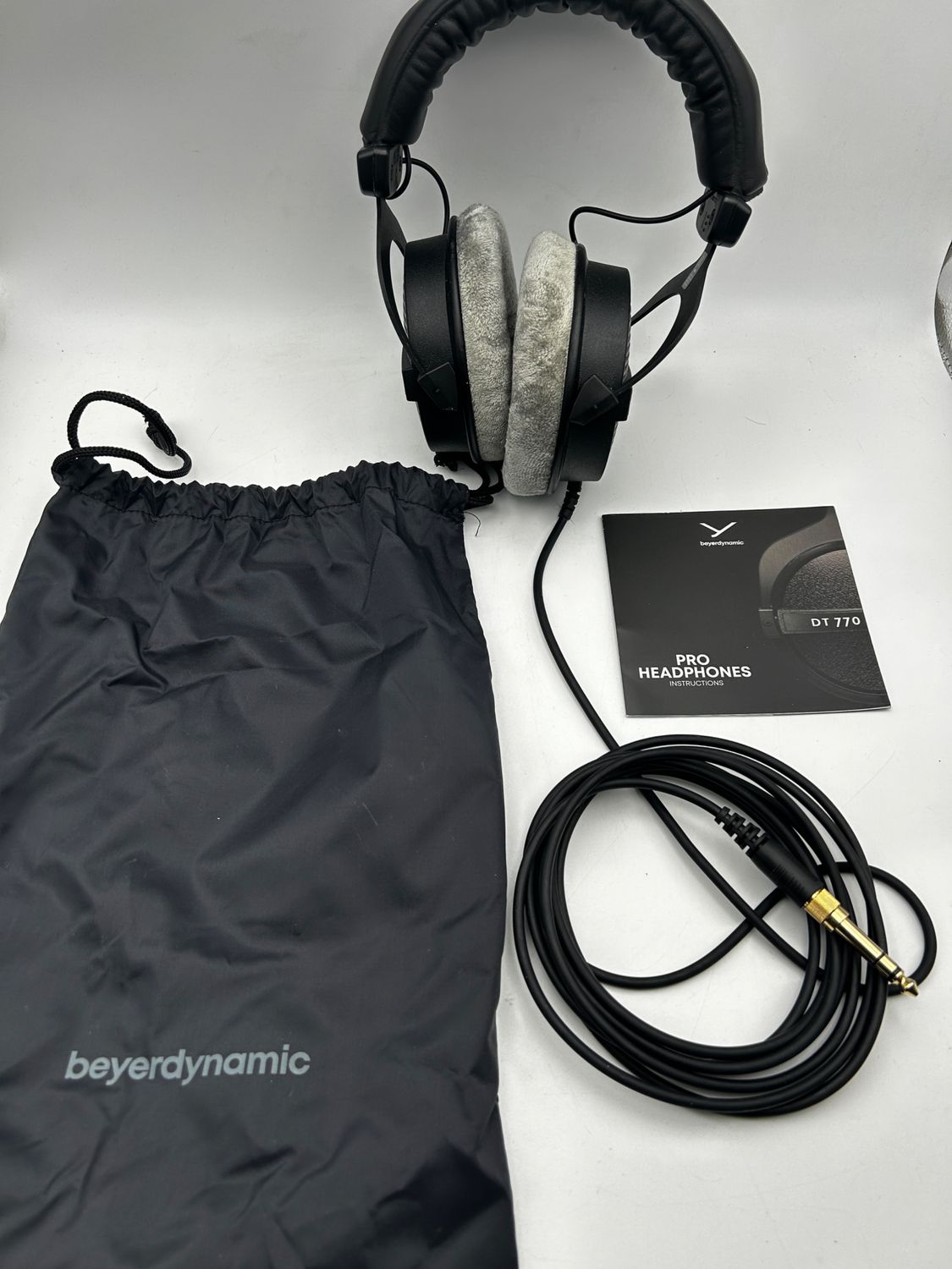 beyerdynamic DT 990 PRO jednostronne, przewodowe słuchawki studyjne do