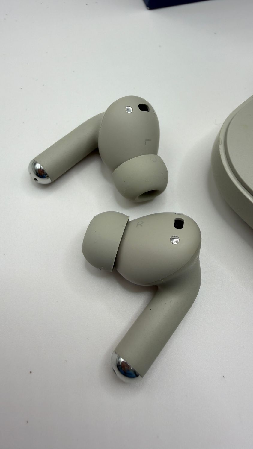 Motorola, słuchawki Moto Buds+ z dźwiękiem od Bose, dwa dynamiczne prz