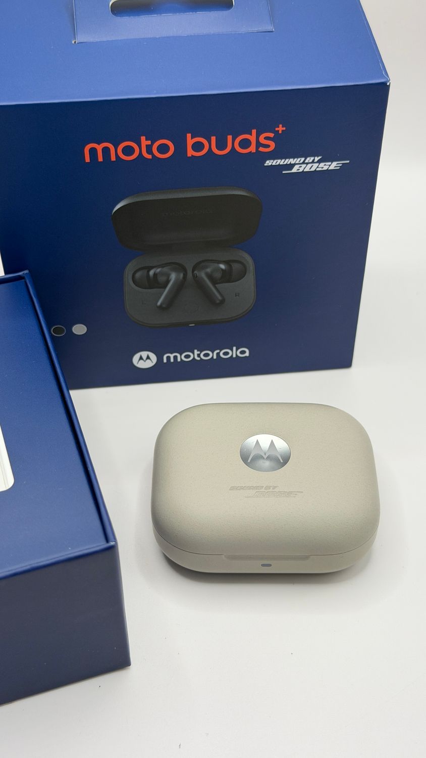 Motorola, słuchawki Moto Buds+ z dźwiękiem od Bose, dwa dynamiczne prz