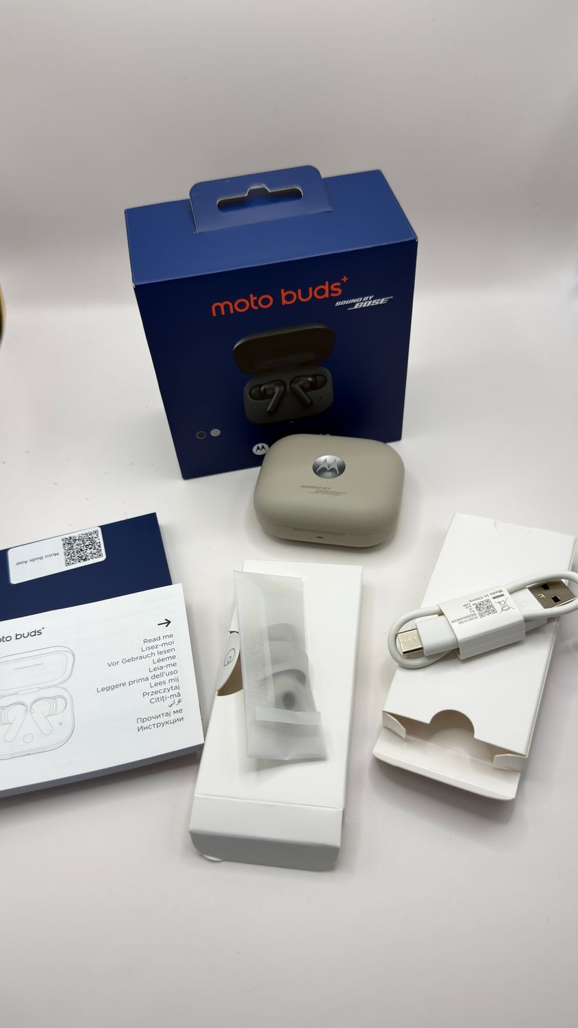 Motorola, słuchawki Moto Buds+ z dźwiękiem od Bose, dwa dynamiczne prz