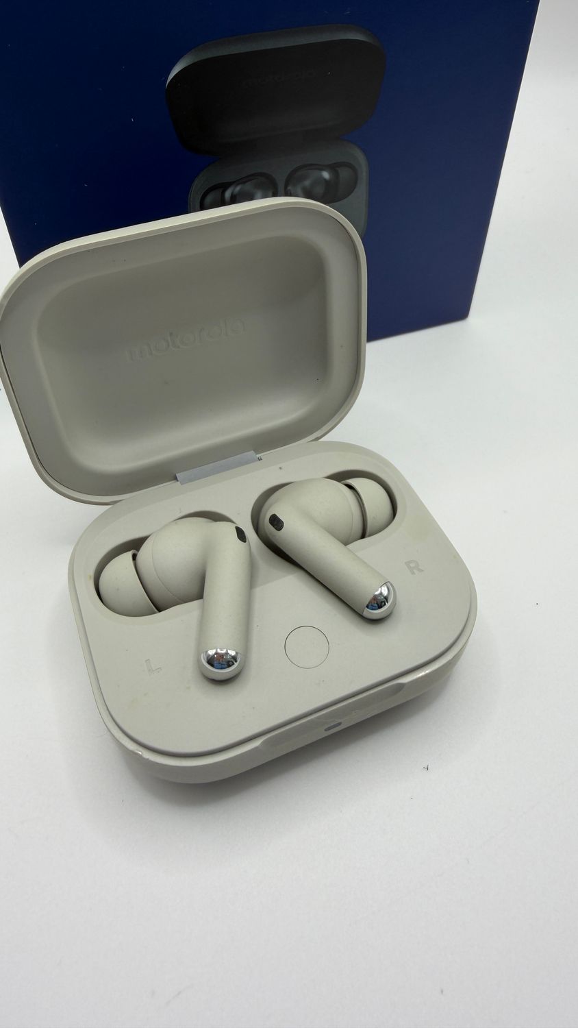 Motorola, słuchawki Moto Buds+ z dźwiękiem od Bose, dwa dynamiczne prz