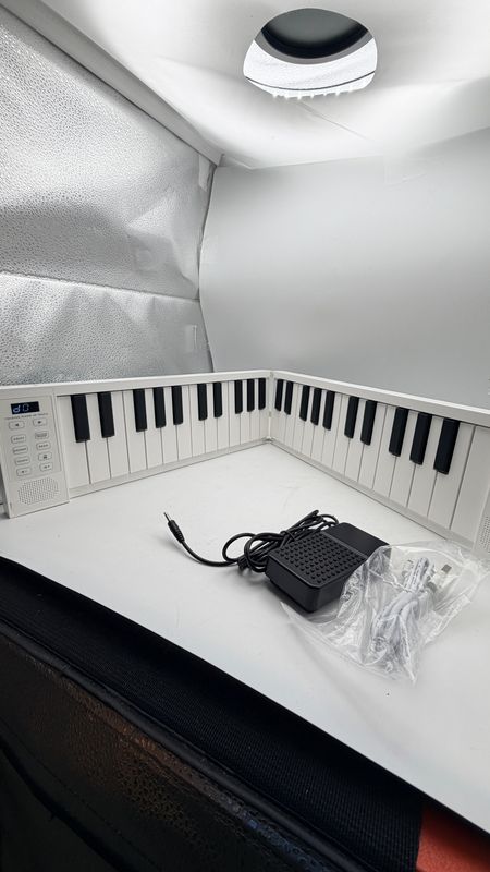 Carry-on FP-49 Touch – przenośne składane pianino cyfrowe 49 klawiszy, białe