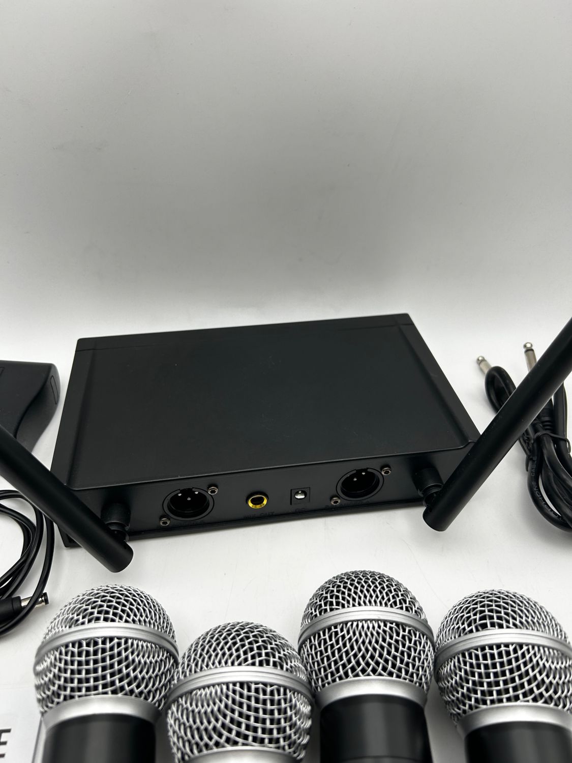 D Debra Audio VM304 - 4-kanałowy bezprzewodowy system mikrofonowy VHF