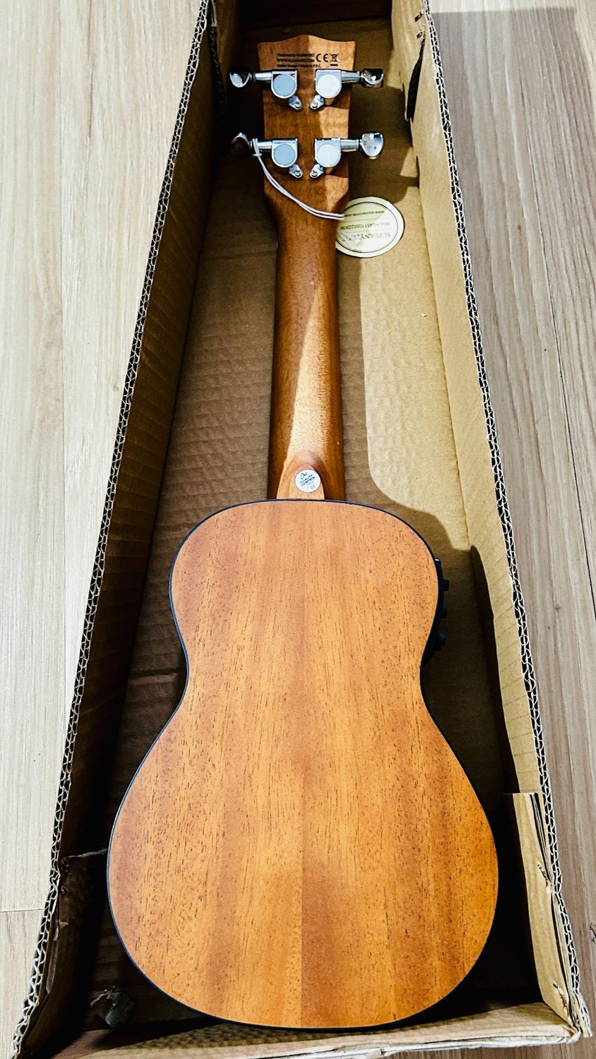EKO Guitars Uku Duo Ukulele Soprano EQ z pokrowcem