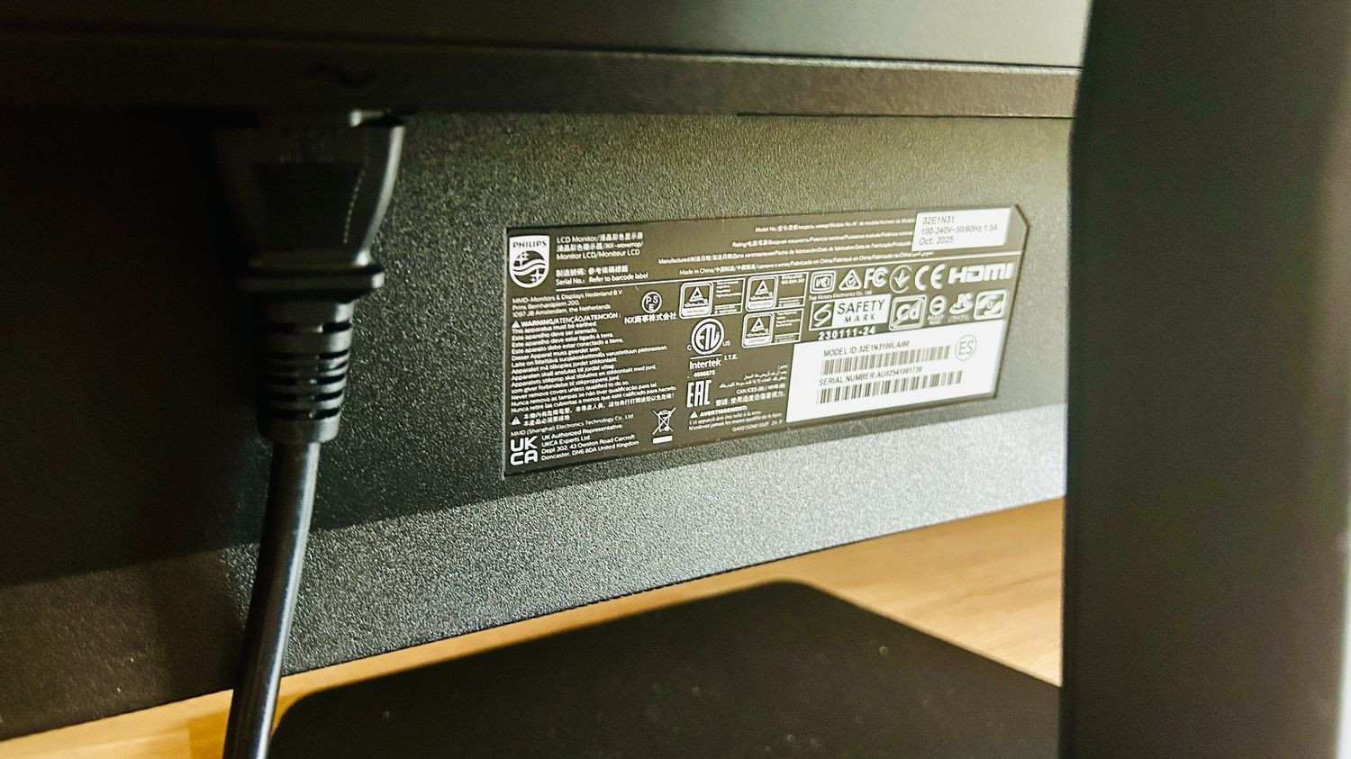 Philips 32E1N3100LA – 32-calowy monitor Full HD z głośnikami, rozbity ekran