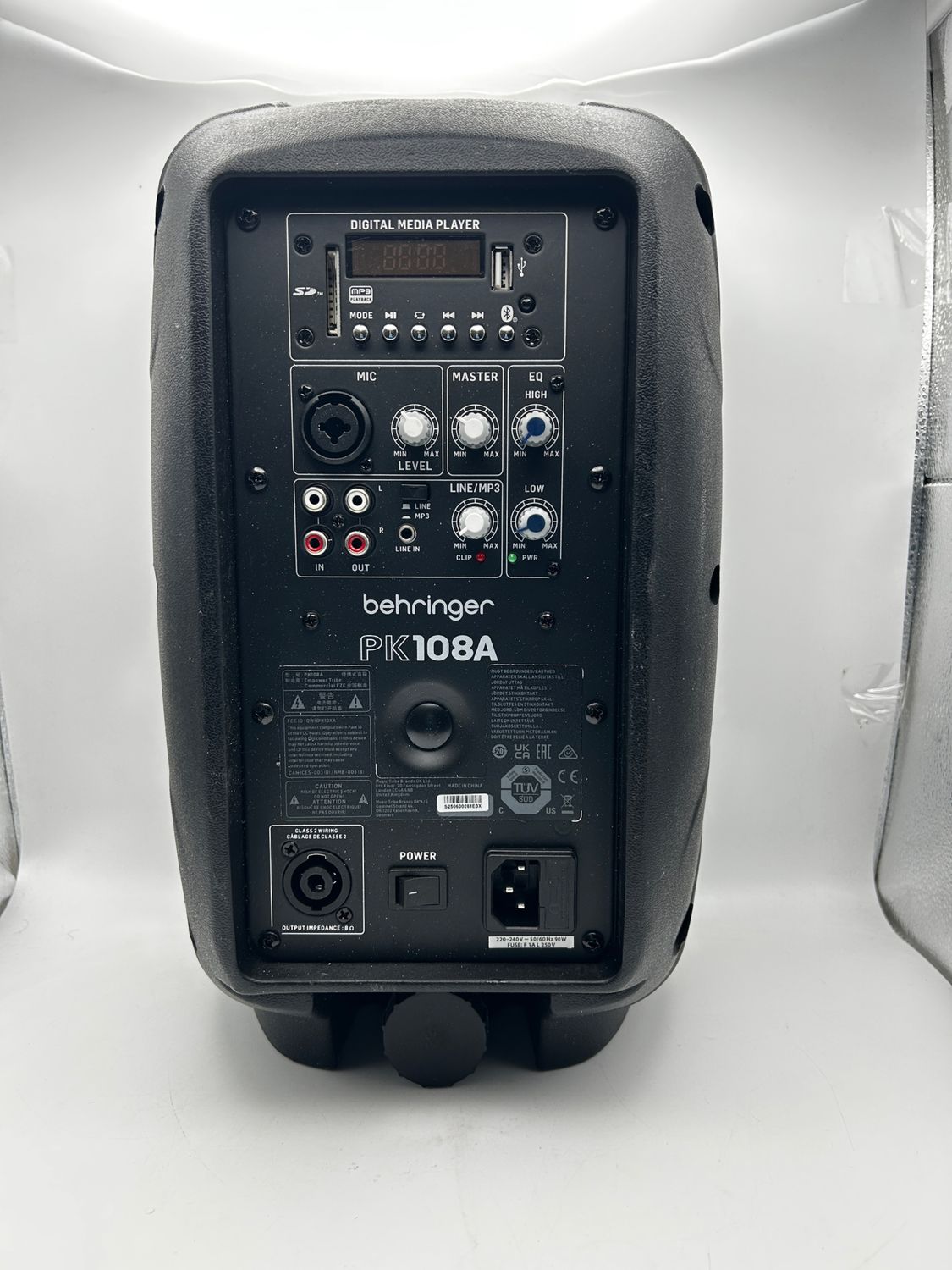 Behringer PK108A Aktives – aktywny system nagłośnieniowy 240 W z głośnikiem 8 cali