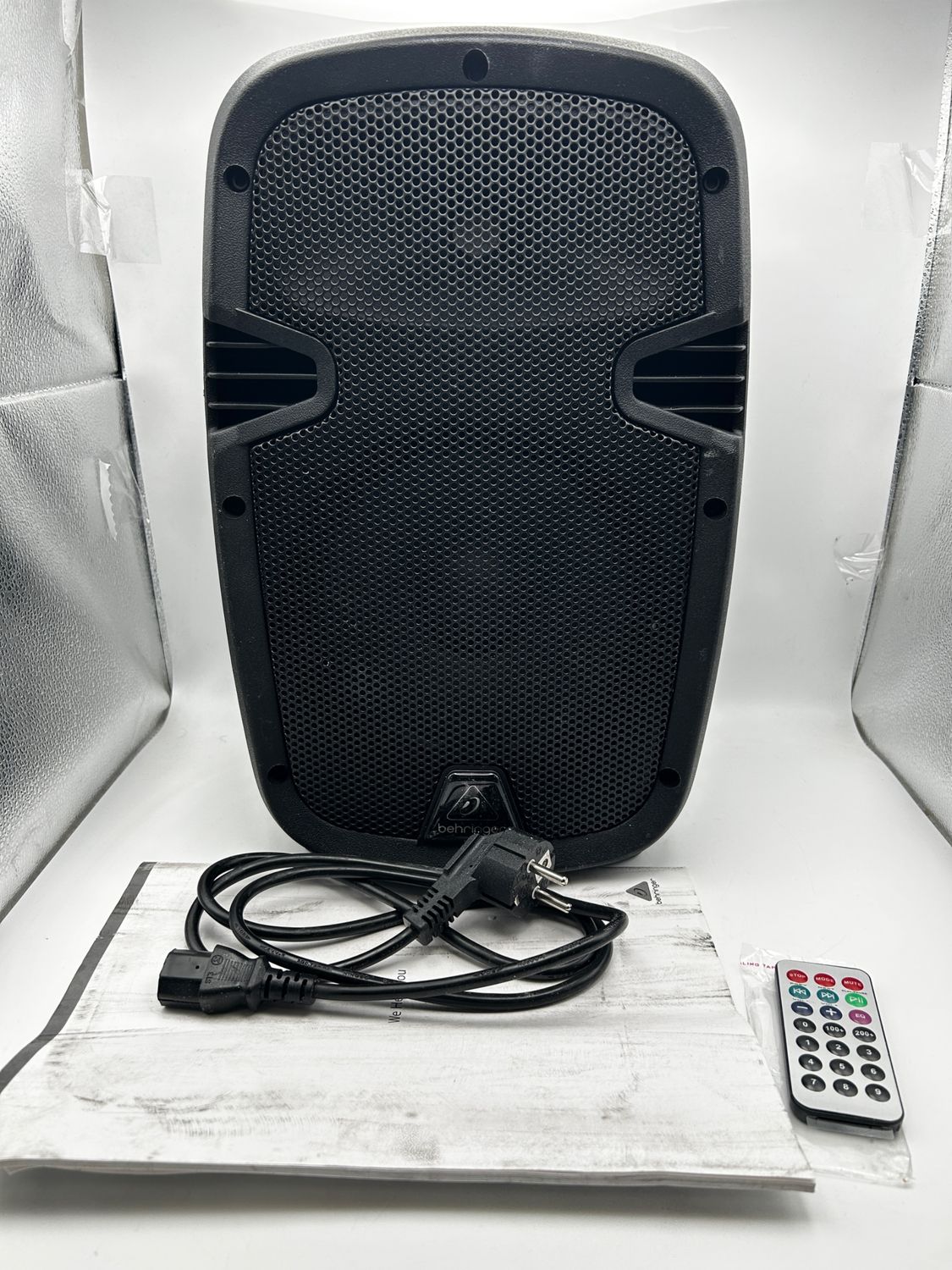 Behringer PK108A Aktives – aktywny system nagłośnieniowy 240 W z głośnikiem 8 cali