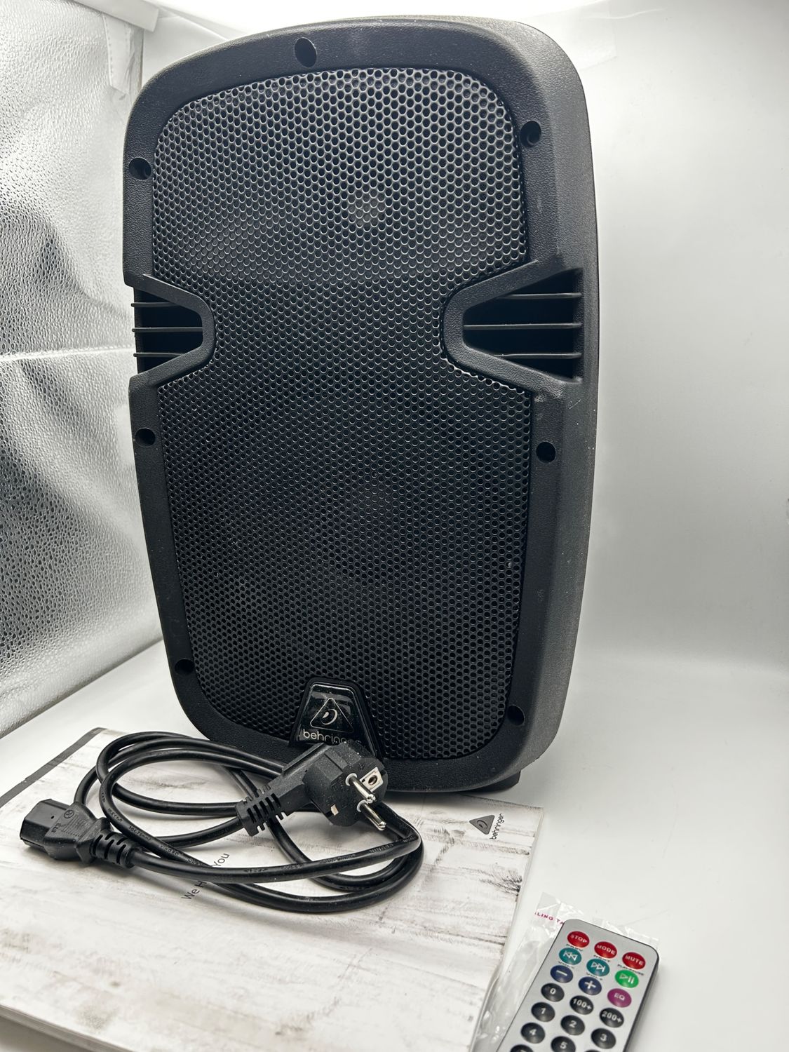Behringer PK108A Aktives – aktywny system nagłośnieniowy 240 W z głośnikiem 8 cali