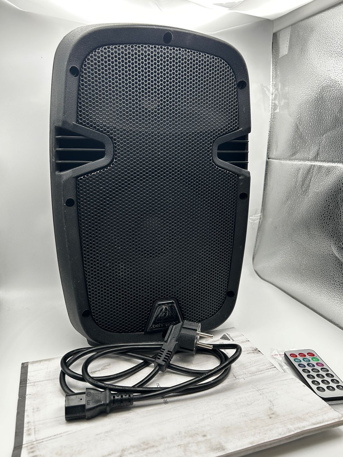 Behringer PK108A Aktives – aktywny system nagłośnieniowy 240 W z głośnikiem 8 cali