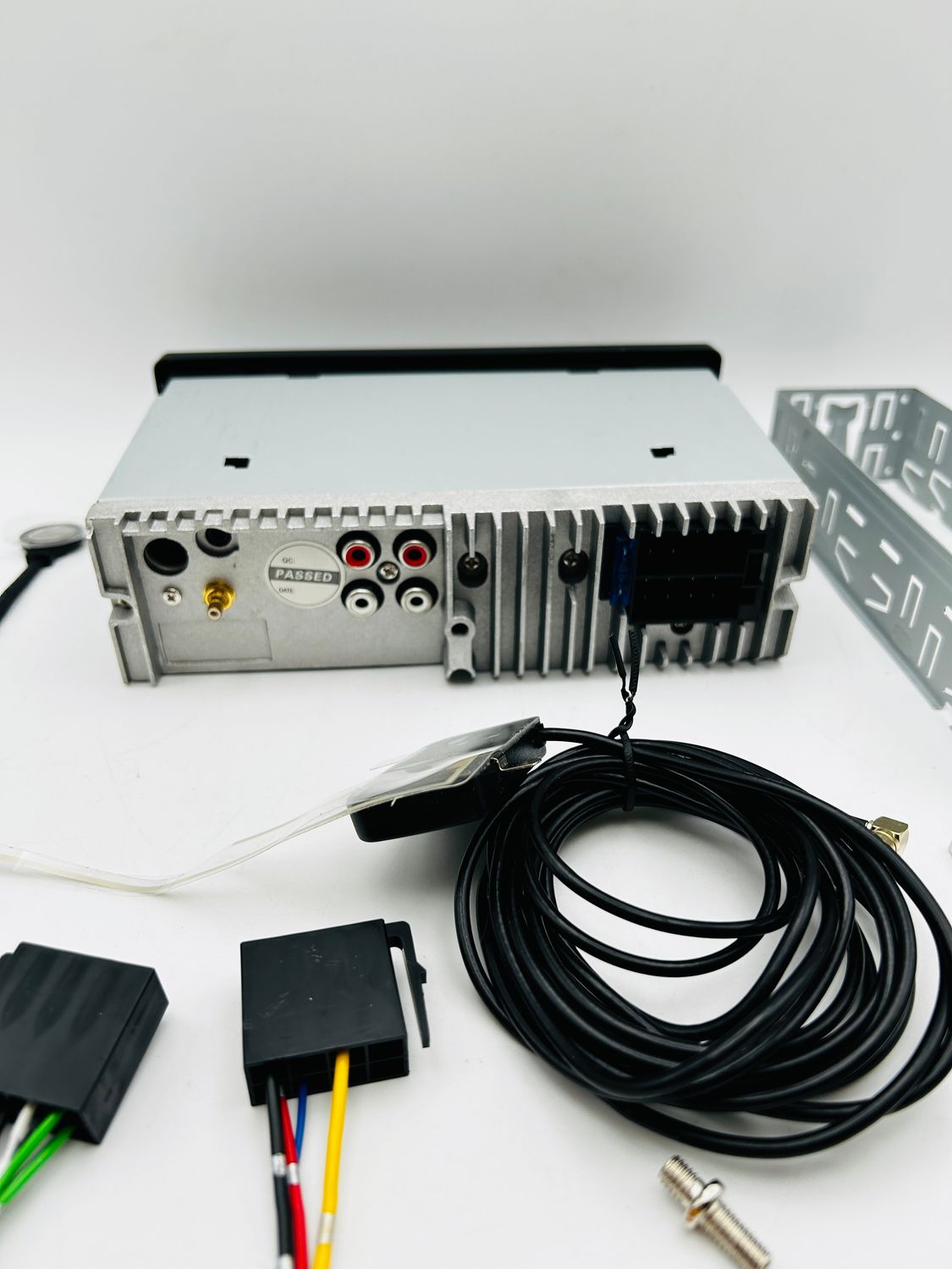Radio samochodowe Caliber DAB+ Bluetooth 1-DIN 4 x 100 W