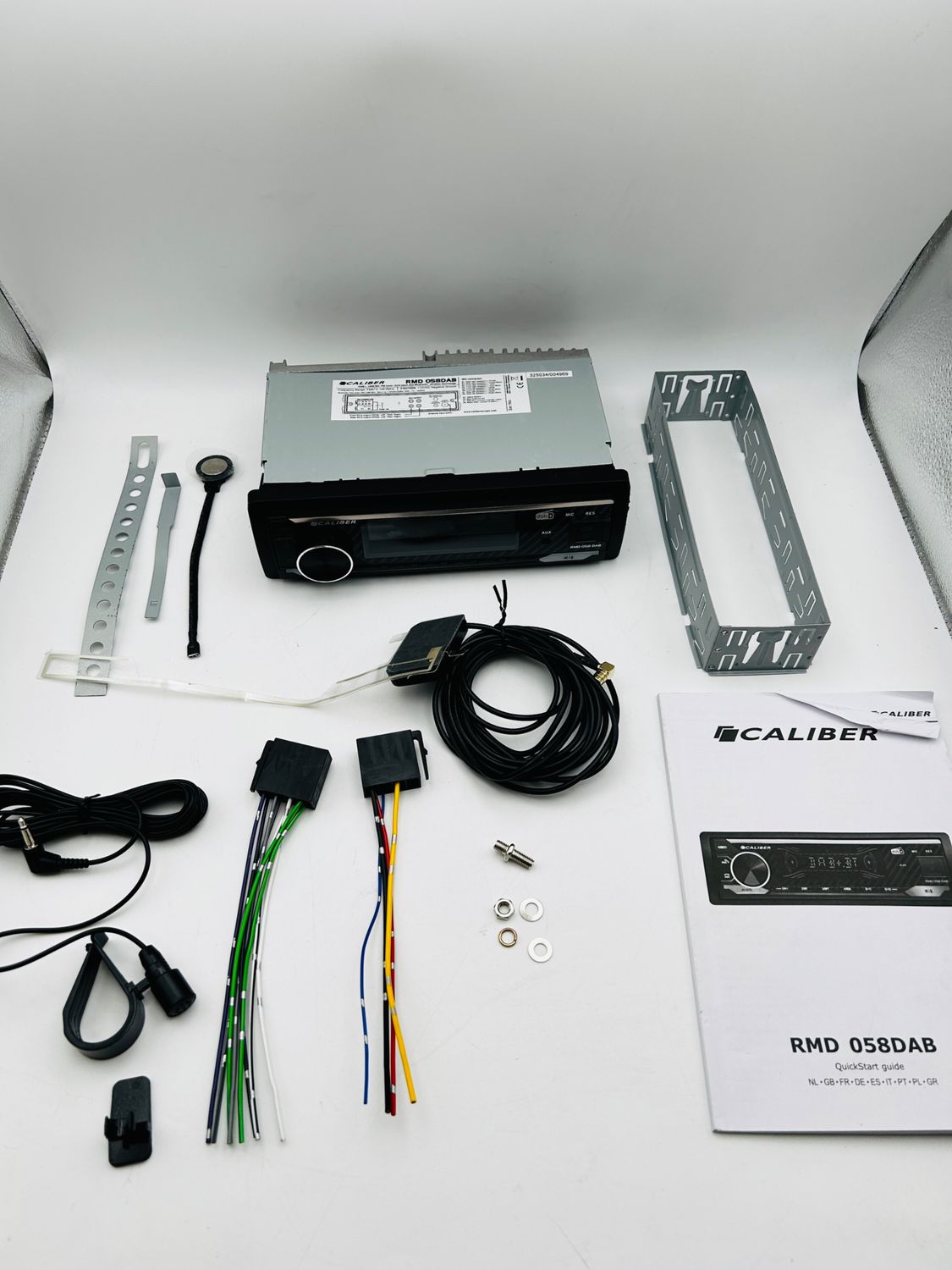 Radio samochodowe Caliber DAB+ Bluetooth 1-DIN 4 x 100 W