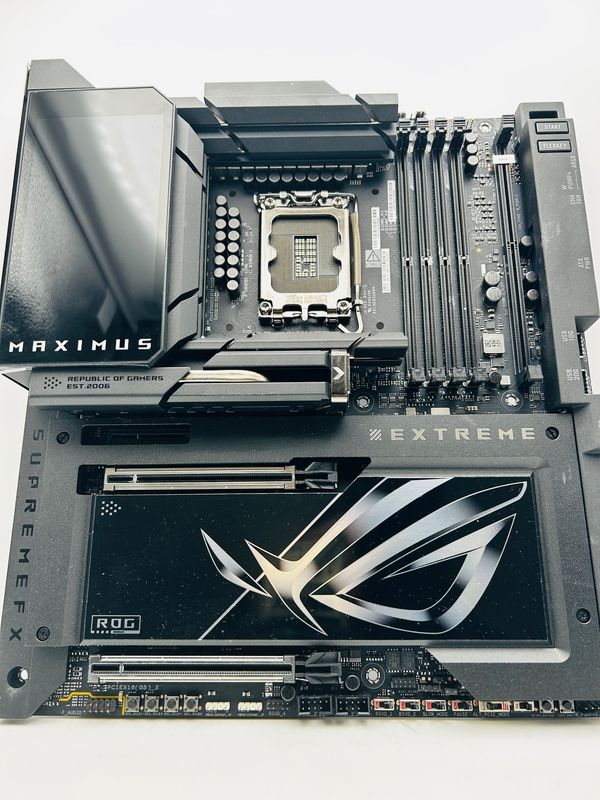 ASUS ROG Maximus Z890 Extreme Intel Z890 LGA 1851 E-ATX DDR5