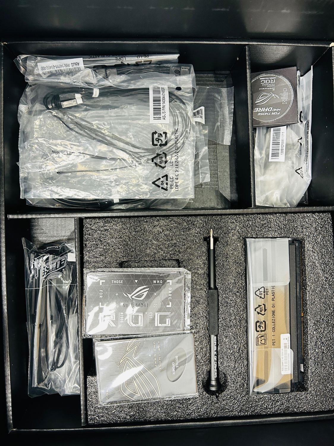ASUS ROG Maximus Z890 Extreme Intel Z890 LGA 1851 E-ATX DDR5