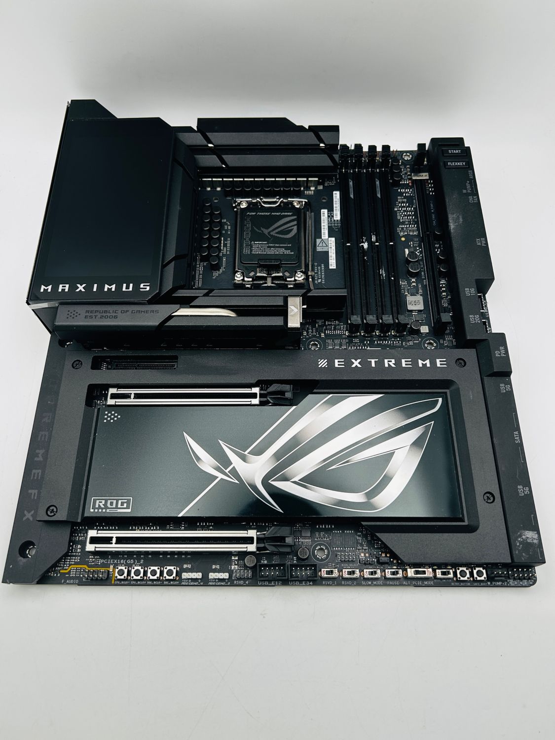 ASUS ROG Maximus Z890 Extreme Intel Z890 LGA 1851 E-ATX DDR5