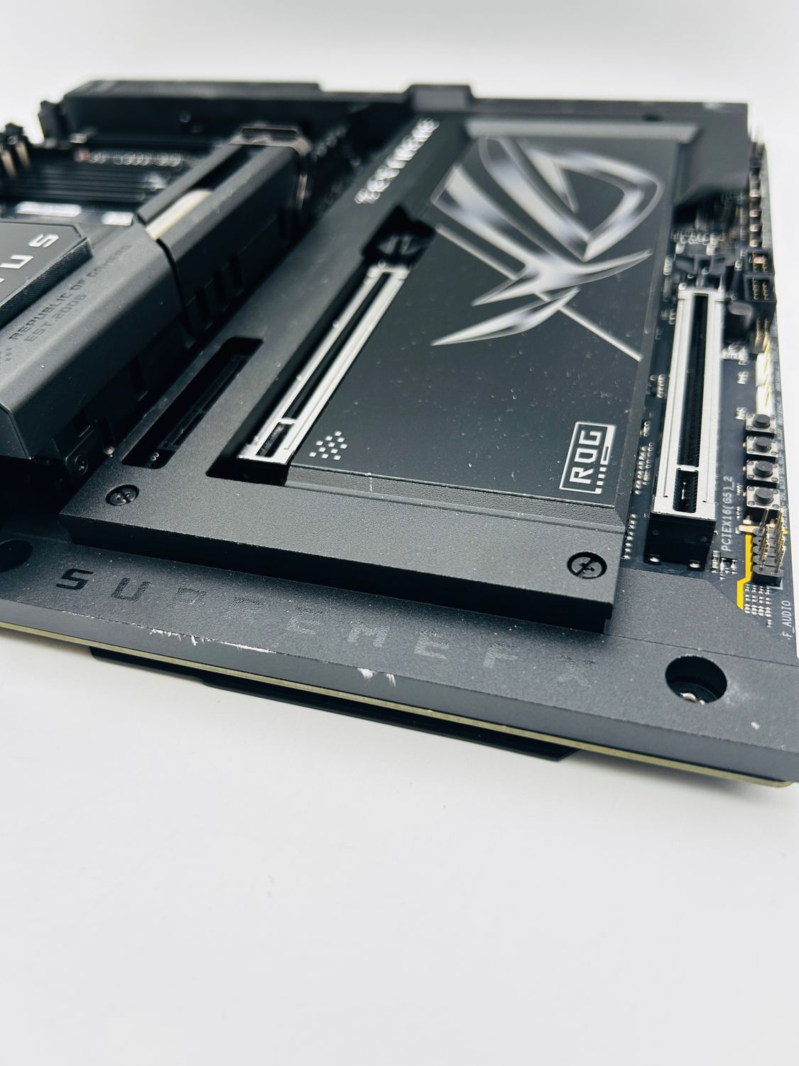 ASUS ROG Maximus Z890 Extreme Intel Z890 LGA 1851 E-ATX DDR5