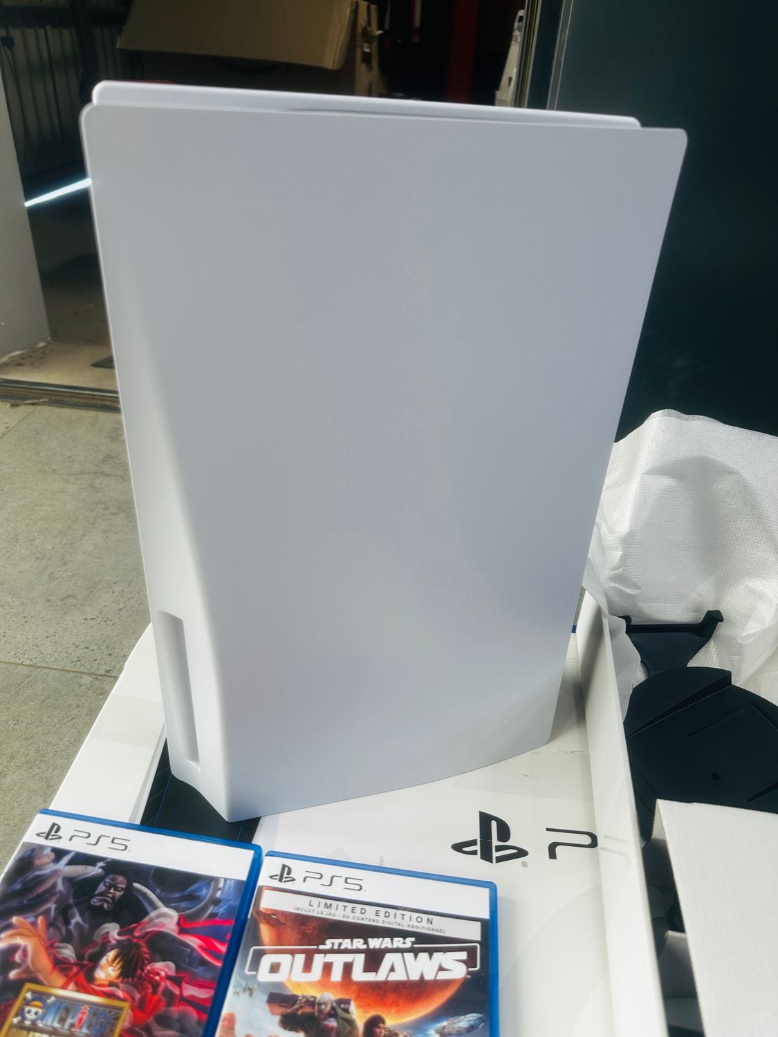 Sony PlayStation 5 Edycja Standard z napędem Blu-ray 4K – biała