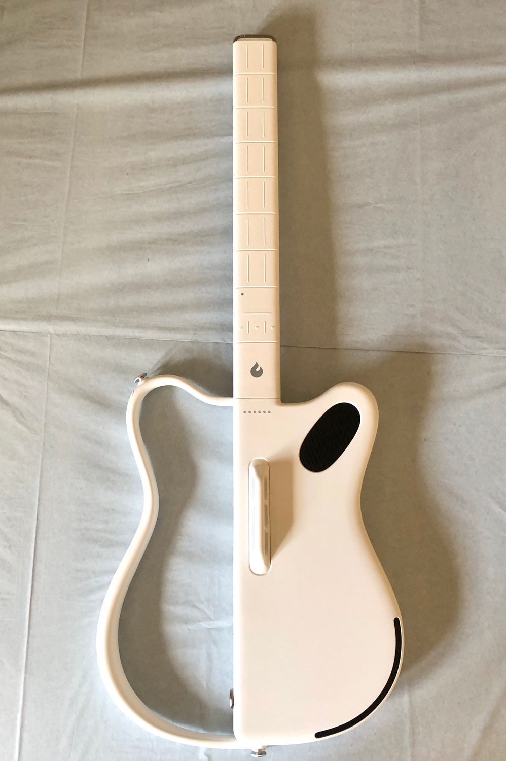 LAVA GENIE – inteligentna gitara bezstrunowa 30,5" (biała)