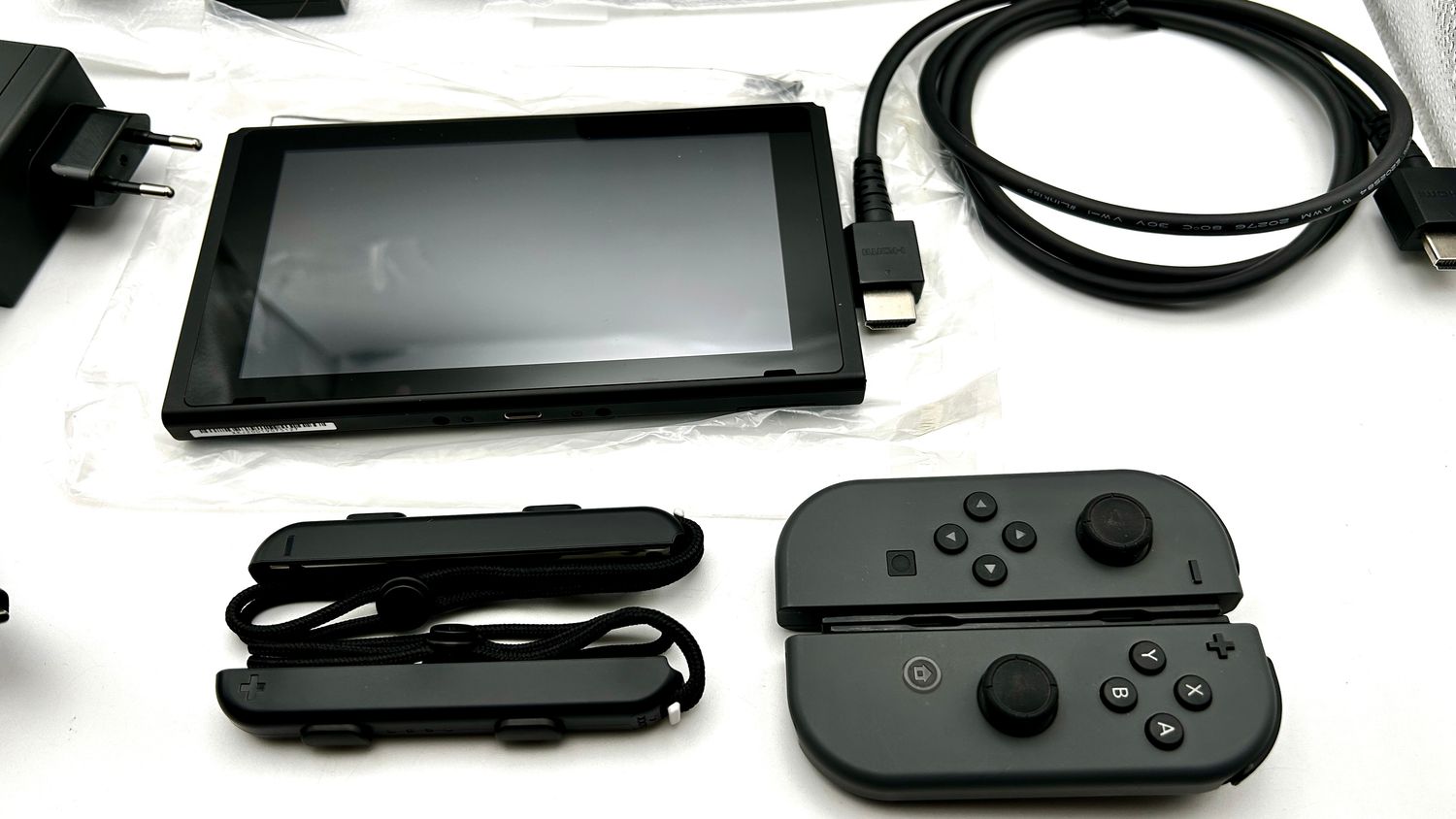 Nintendo Switch z Joy-Con Neon Czerwony i Neon Niebieski