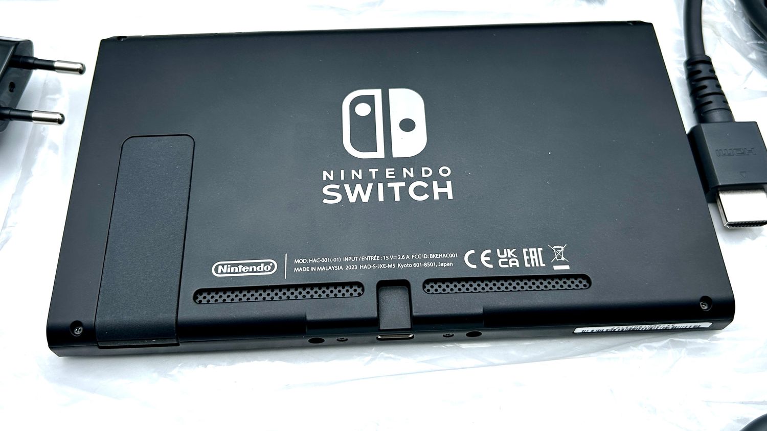 Nintendo Switch z Joy-Con Neon Czerwony i Neon Niebieski