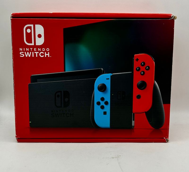 Nintendo Switch z Joy-Con Neon Czerwony i Neon Niebieski