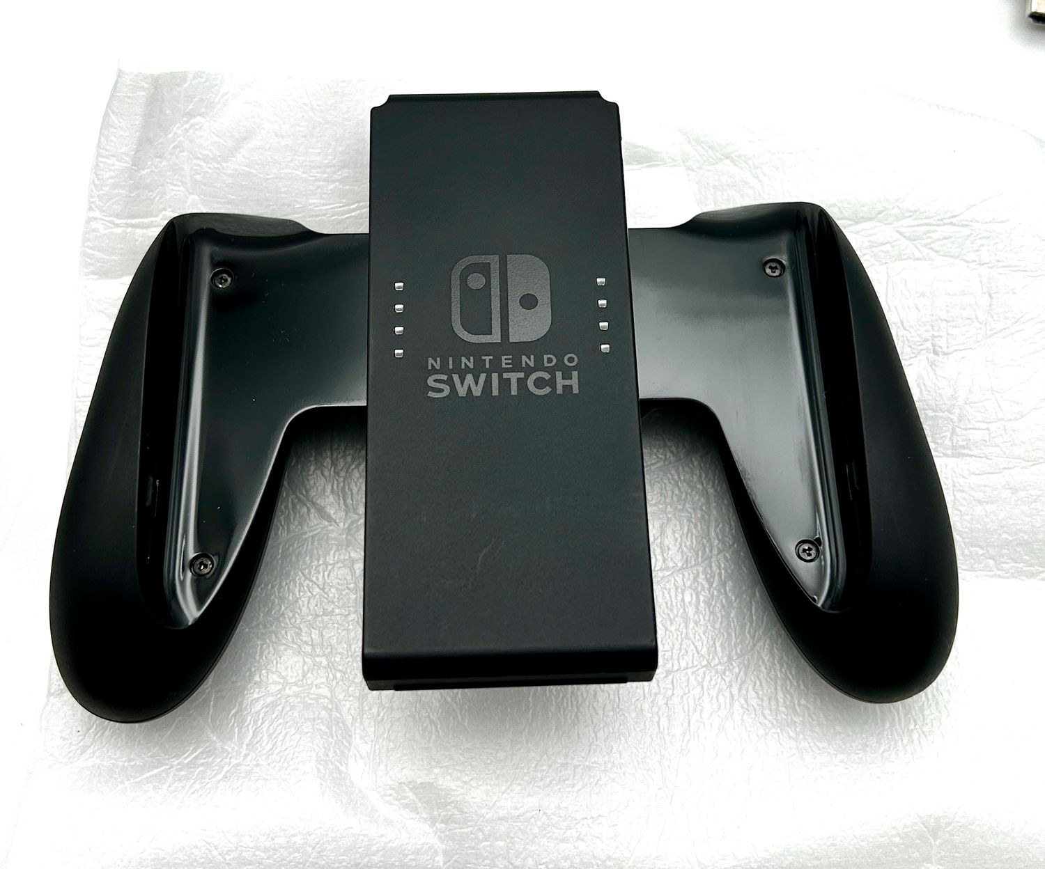 Nintendo Switch z Joy-Con Neon Czerwony i Neon Niebieski