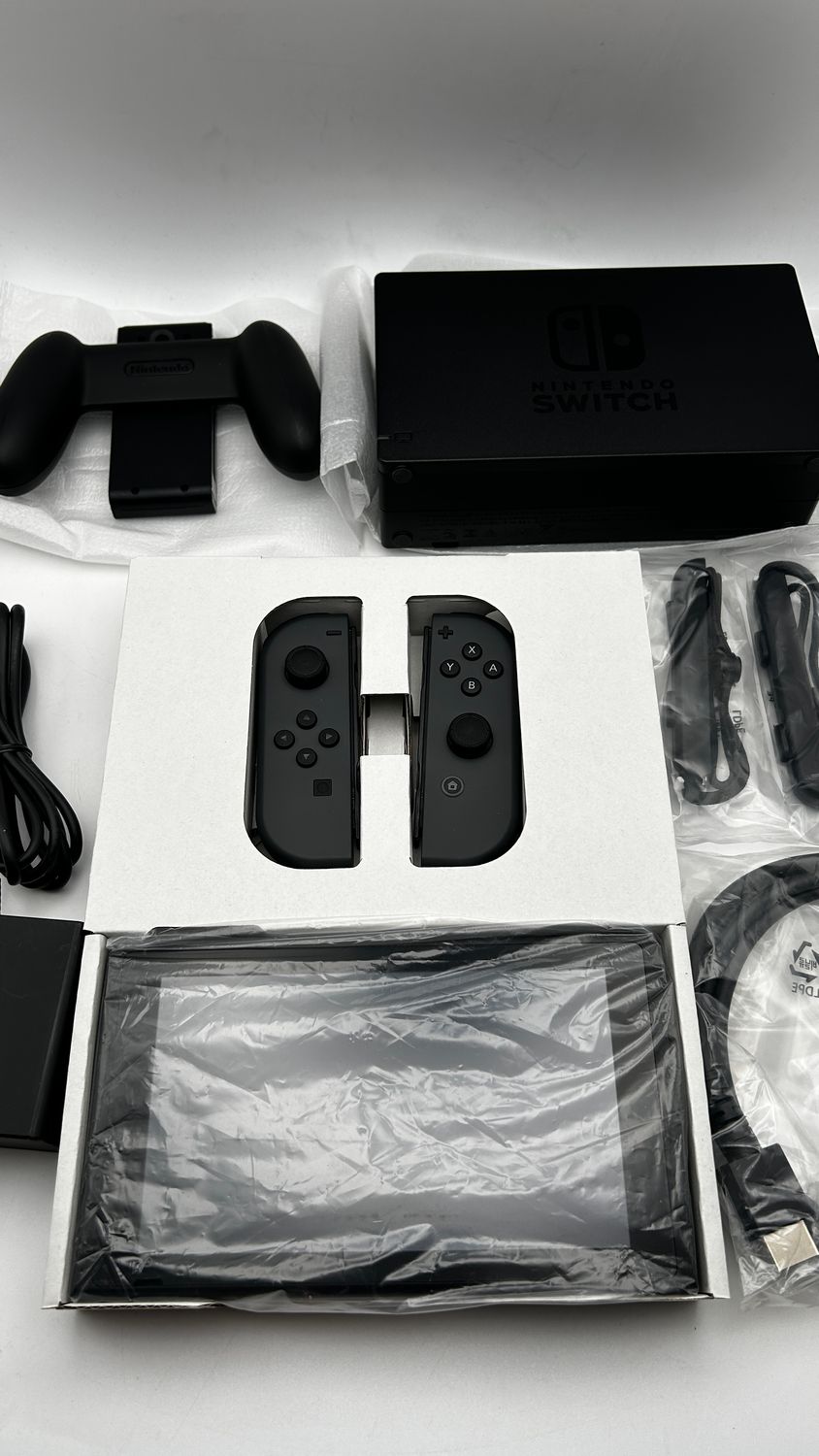 Nintendo Switch z Joy-Con Neon Czerwony i Neon Niebieski