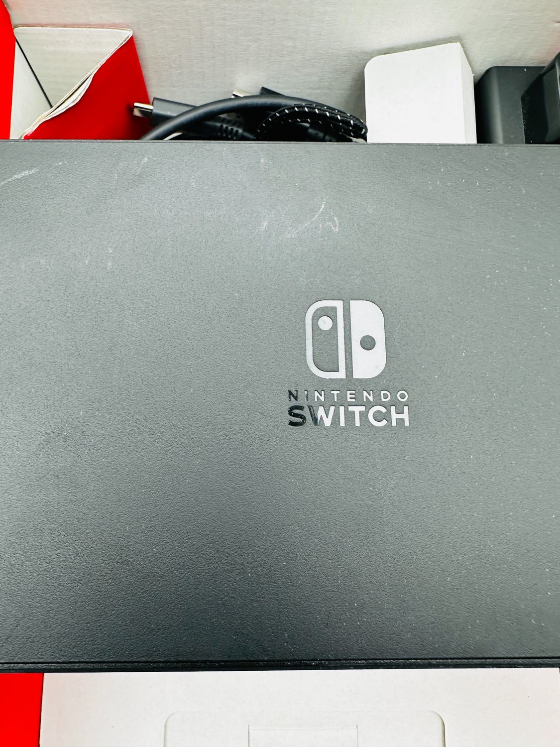 Nintendo Switch z Joy-Con Neon Czerwony i Neon Niebieski – używany, niekompletny