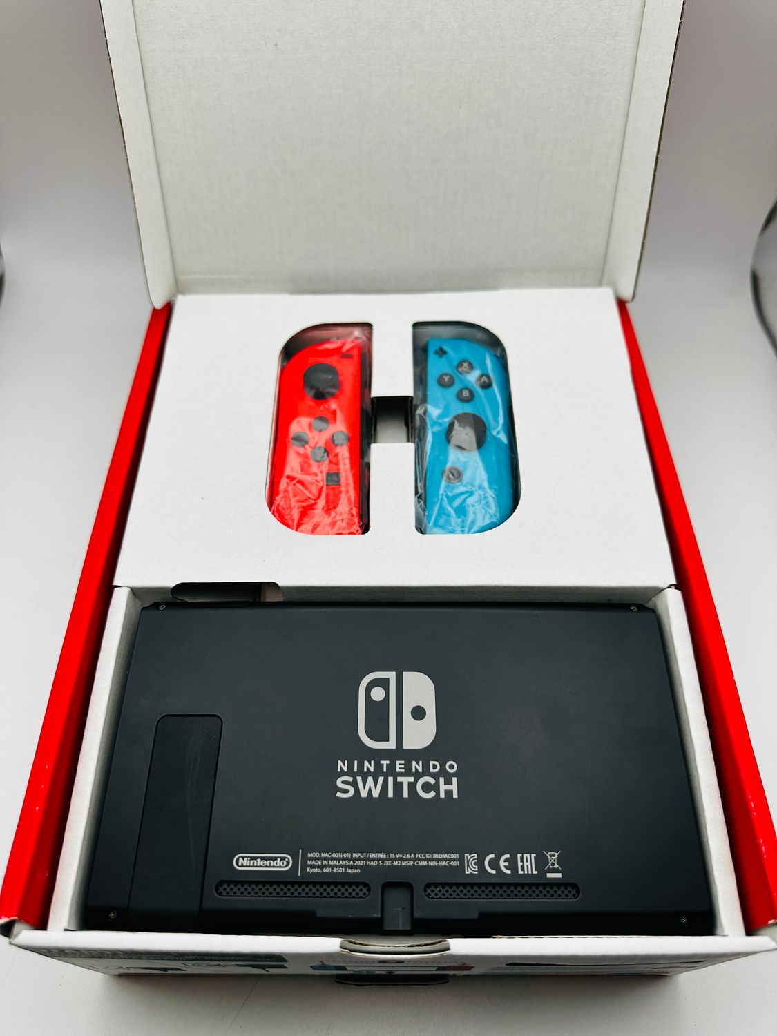 Nintendo Switch z Joy-Con Neon Czerwony i Neon Niebieski – używany, niekompletny