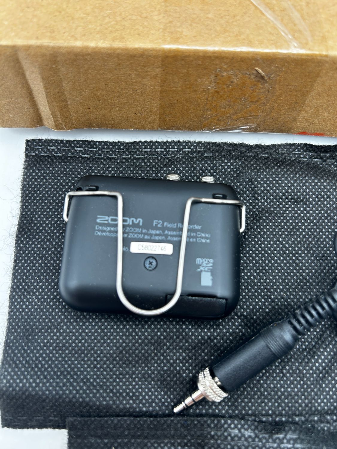 Zoom F2/B Field Recorder z mikrofonem lavalier, czarny