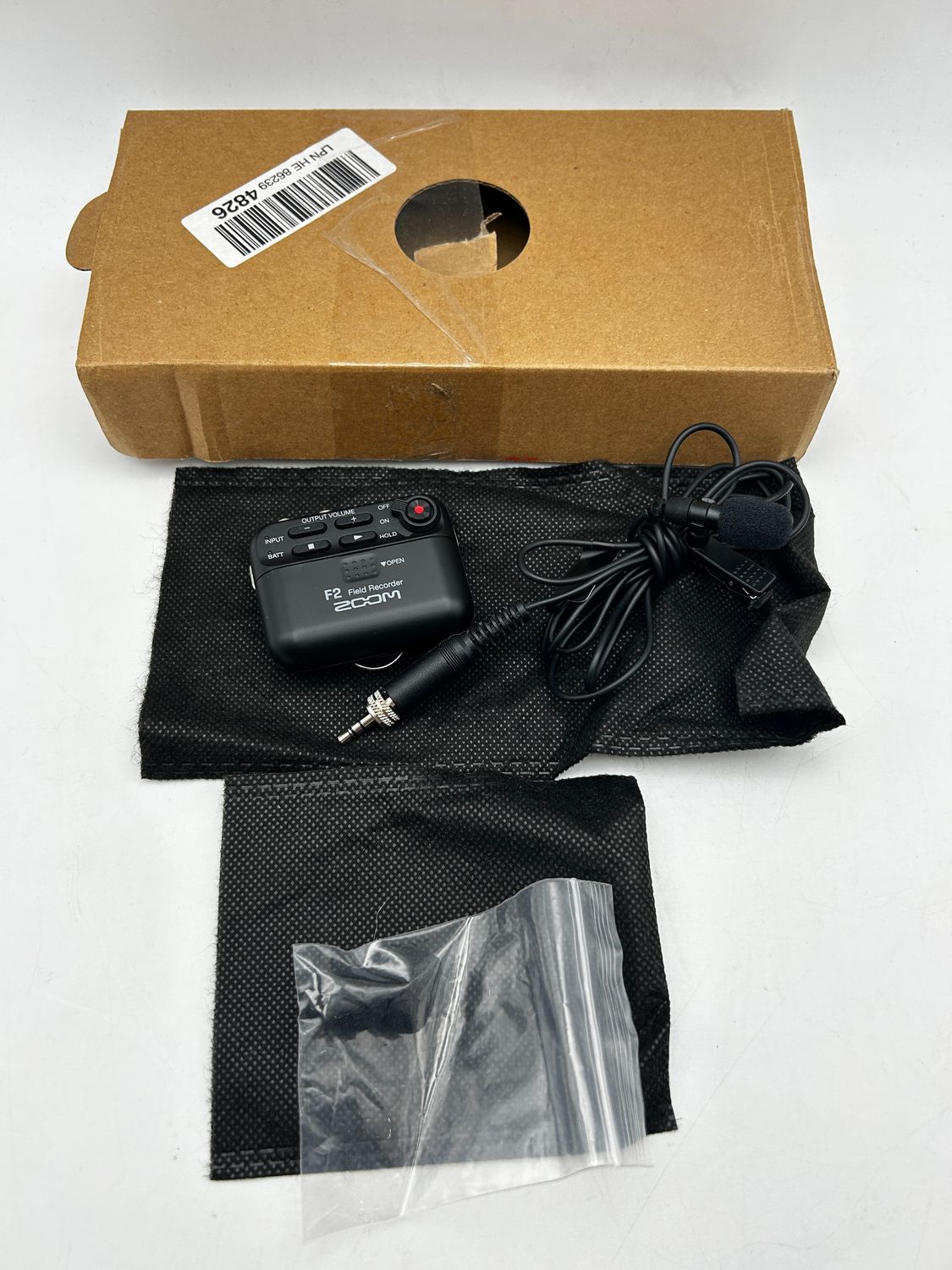 Zoom F2/B Field Recorder z mikrofonem lavalier, czarny