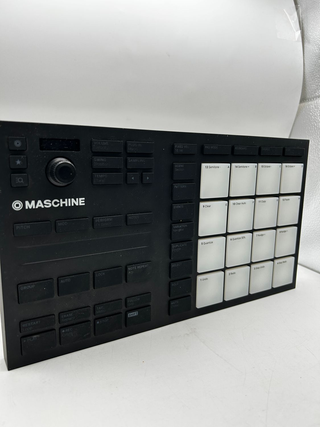 Native Instruments Mikro Mk3, kontroler MIDI USB Drum Pad