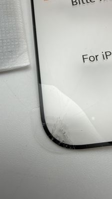 UniqueMe szkło hartowane do iPhone 16 Pro Max 1 szt. uszkodzone