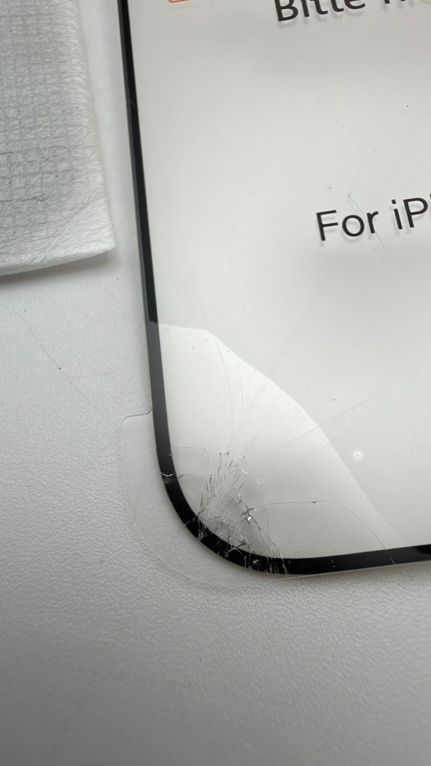 UniqueMe szkło hartowane do iPhone 16 Pro Max 1 szt. uszkodzone