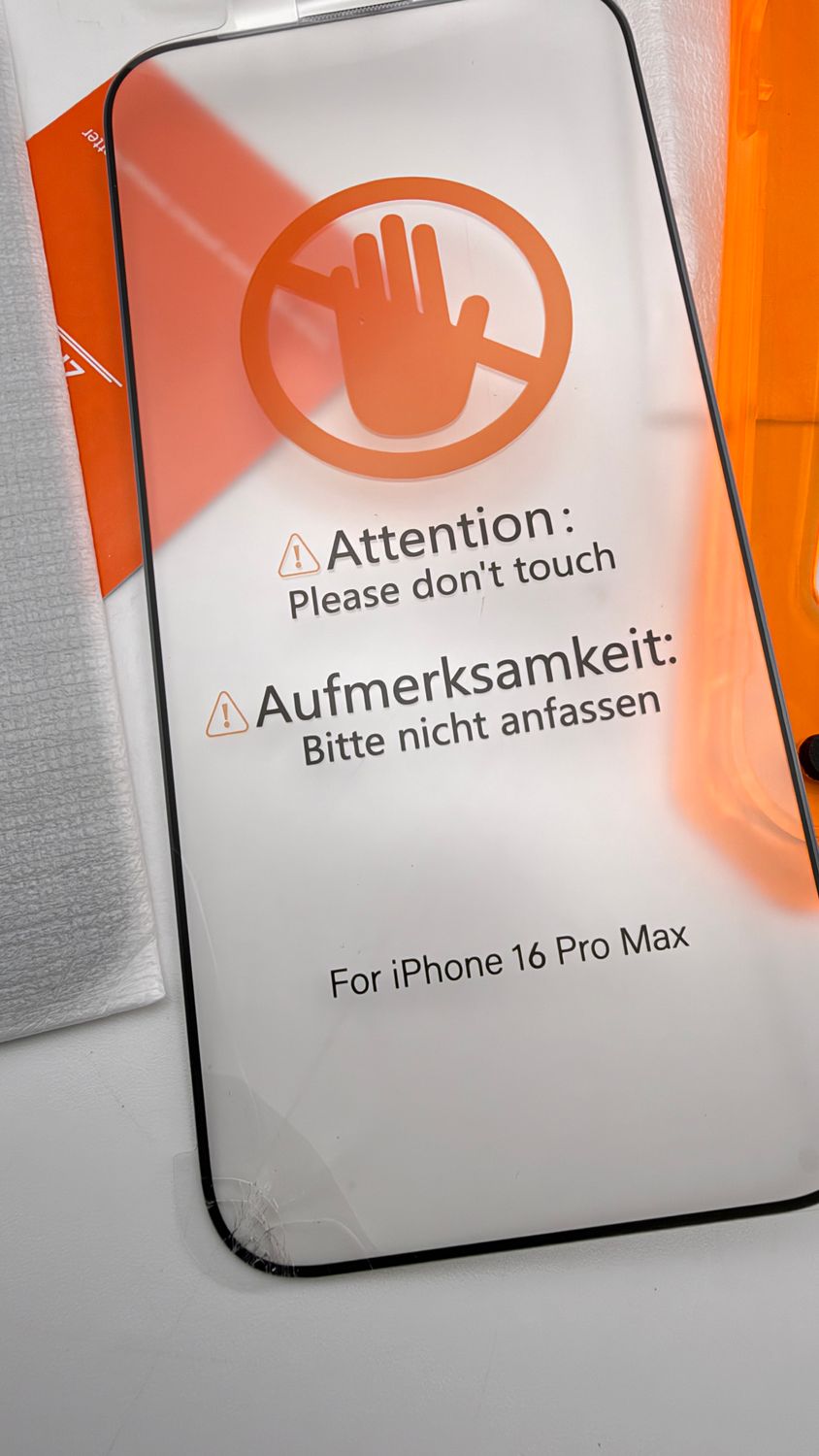 UniqueMe szkło hartowane do iPhone 16 Pro Max 1 szt. uszkodzone