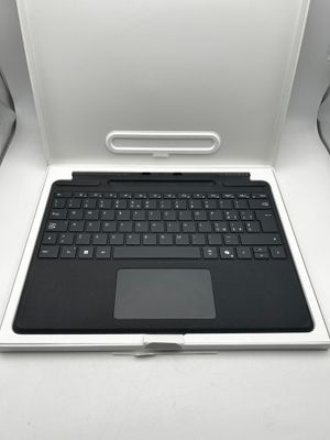 Klawiatura Surface Pro 13" z miejscem na pióro — czarna