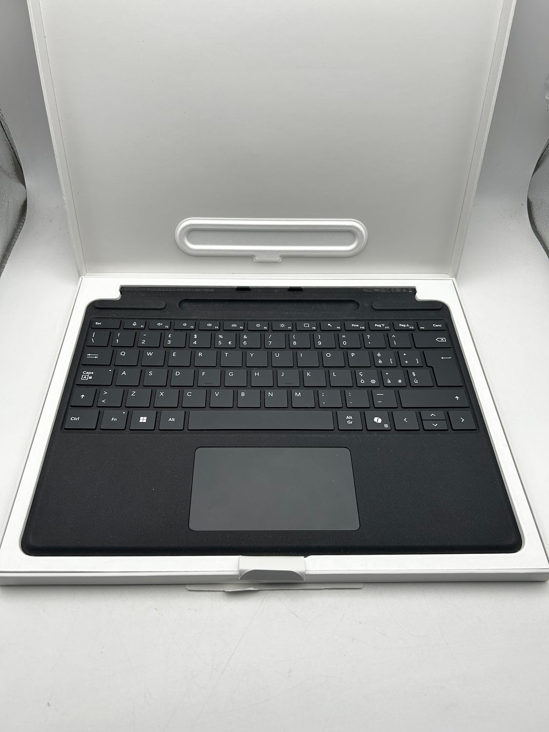 Klawiatura Surface Pro 13" z miejscem na pióro — czarna