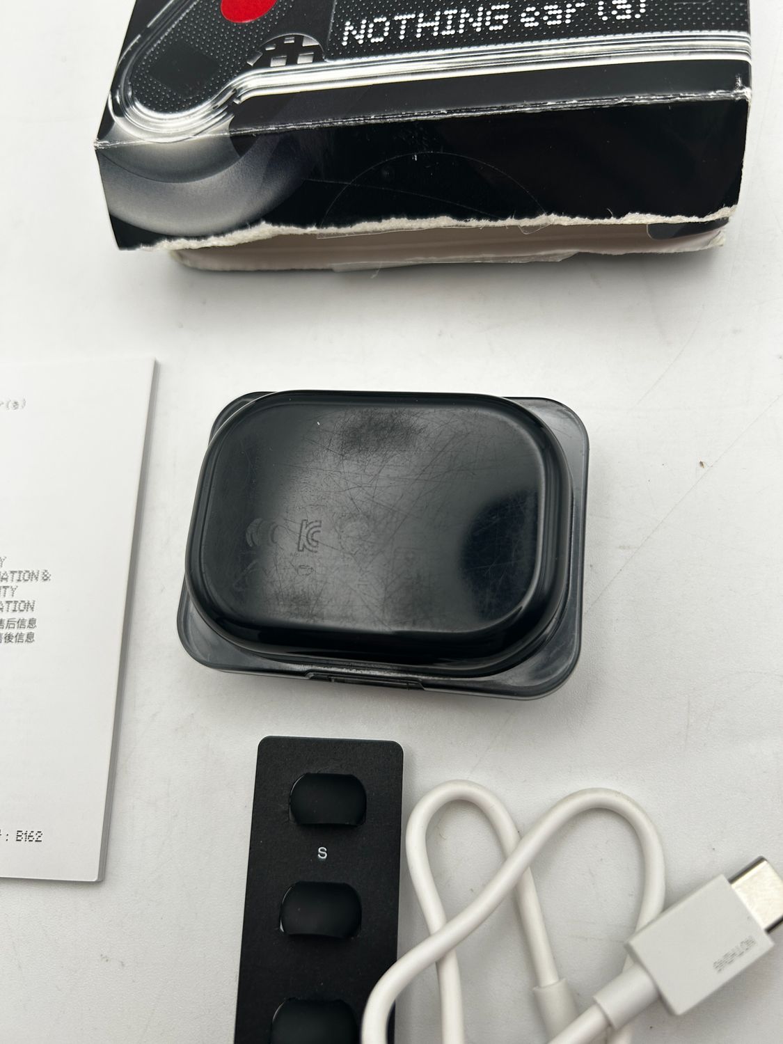 Nothing Ear (a) Bezprzewodowe słuchawki Bluetooth z integracją z Chatg