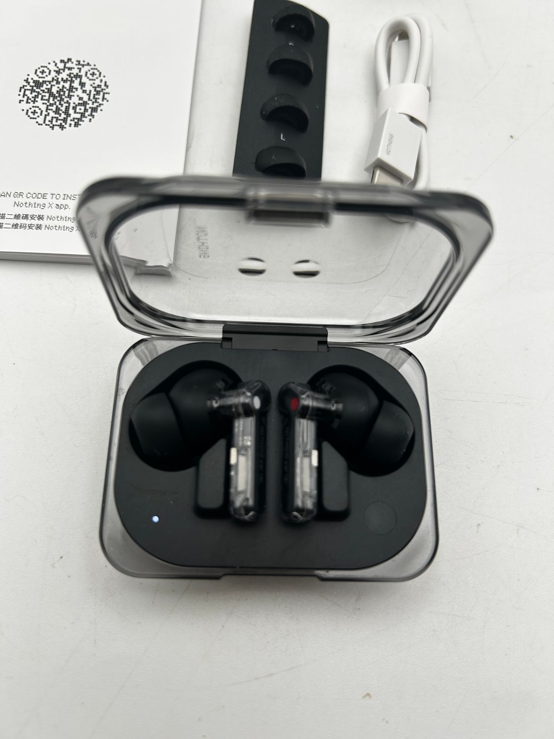 Nothing Ear (a) Bezprzewodowe słuchawki Bluetooth z integracją z Chatg