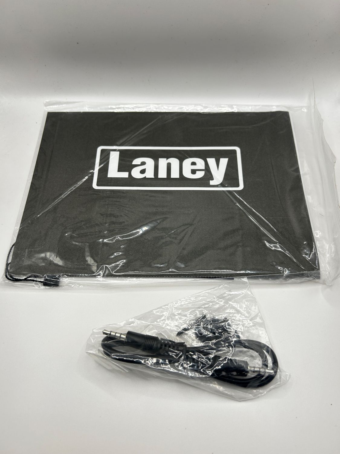 Laney MINI-BASS-NX Nexus Edition — kompaktowy wzmacniacz basowy