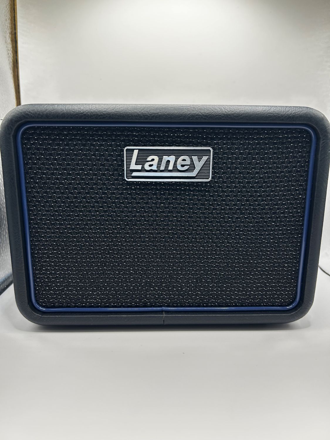 Laney MINI-BASS-NX Nexus Edition — kompaktowy wzmacniacz basowy