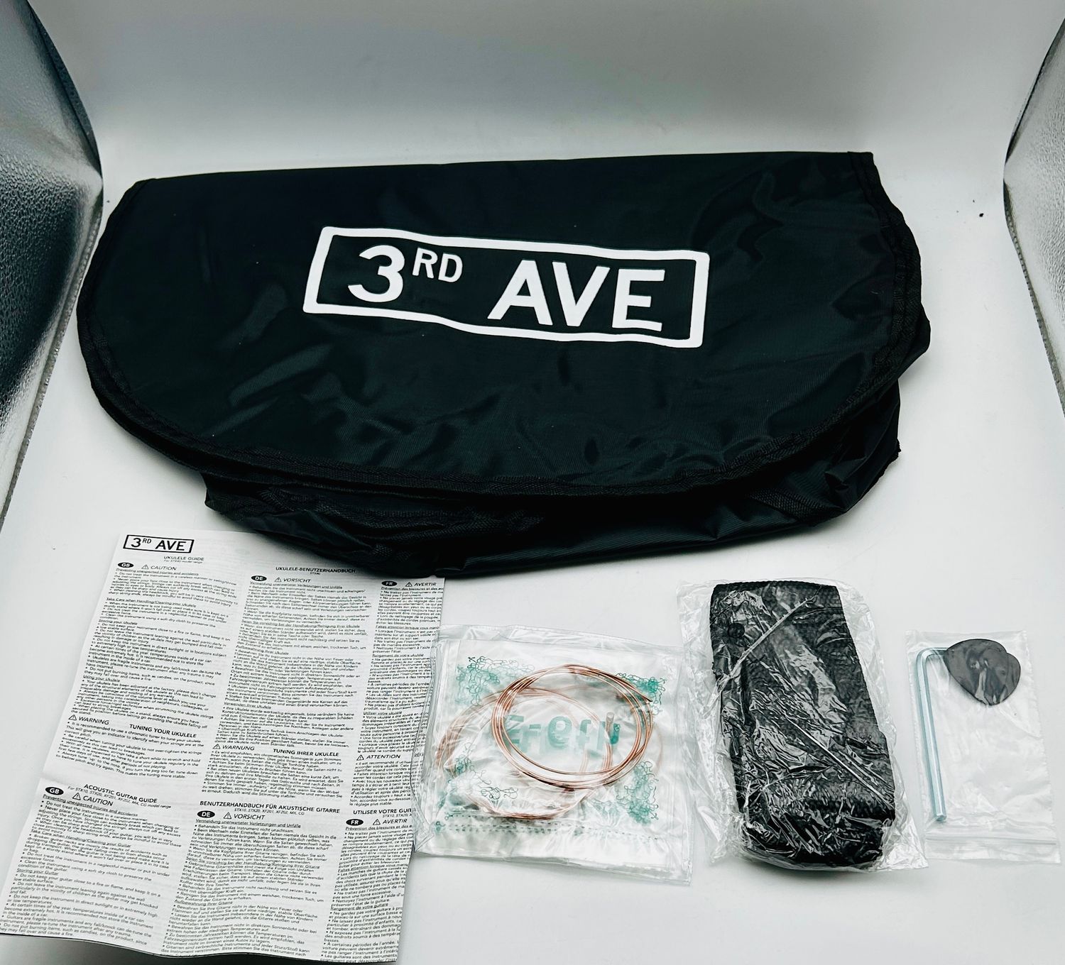 3rd Avenue – gitara elektroakustyczna 4/4 z wycięciem, uszkodzona