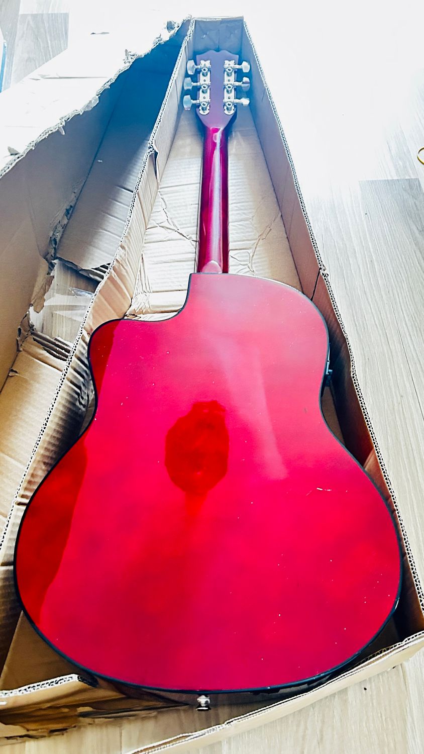 3rd Avenue – gitara elektroakustyczna 4/4 z wycięciem, uszkodzona