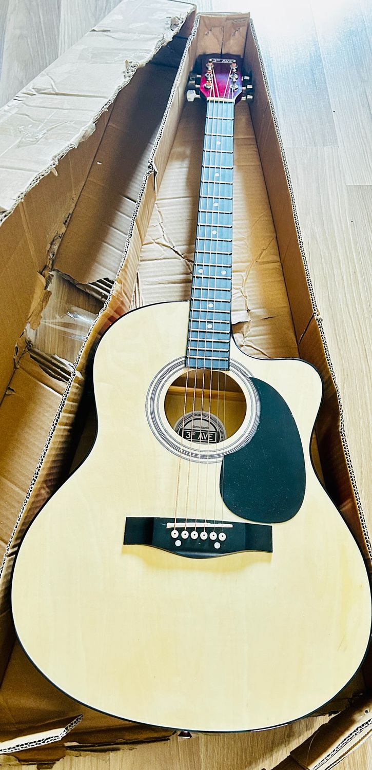 3rd Avenue – gitara elektroakustyczna 4/4 z wycięciem, uszkodzona