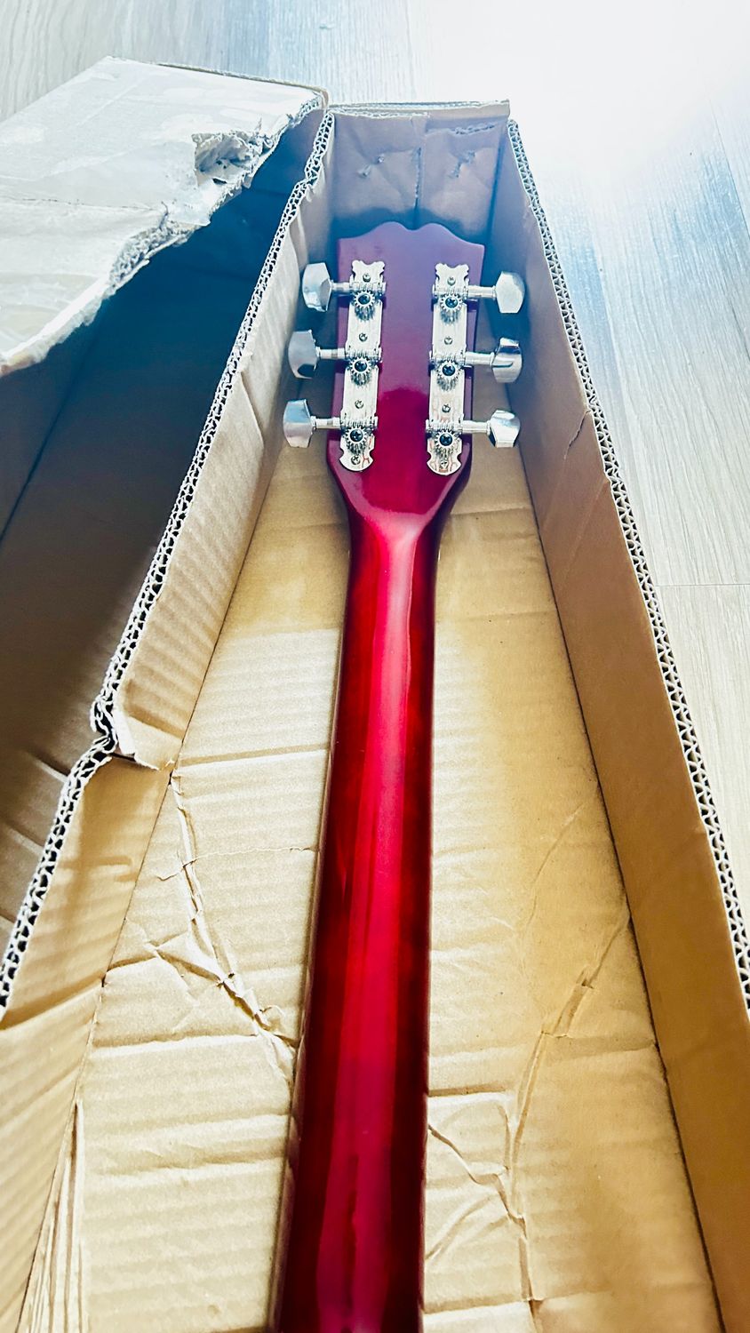 3rd Avenue – gitara elektroakustyczna 4/4 z wycięciem, uszkodzona