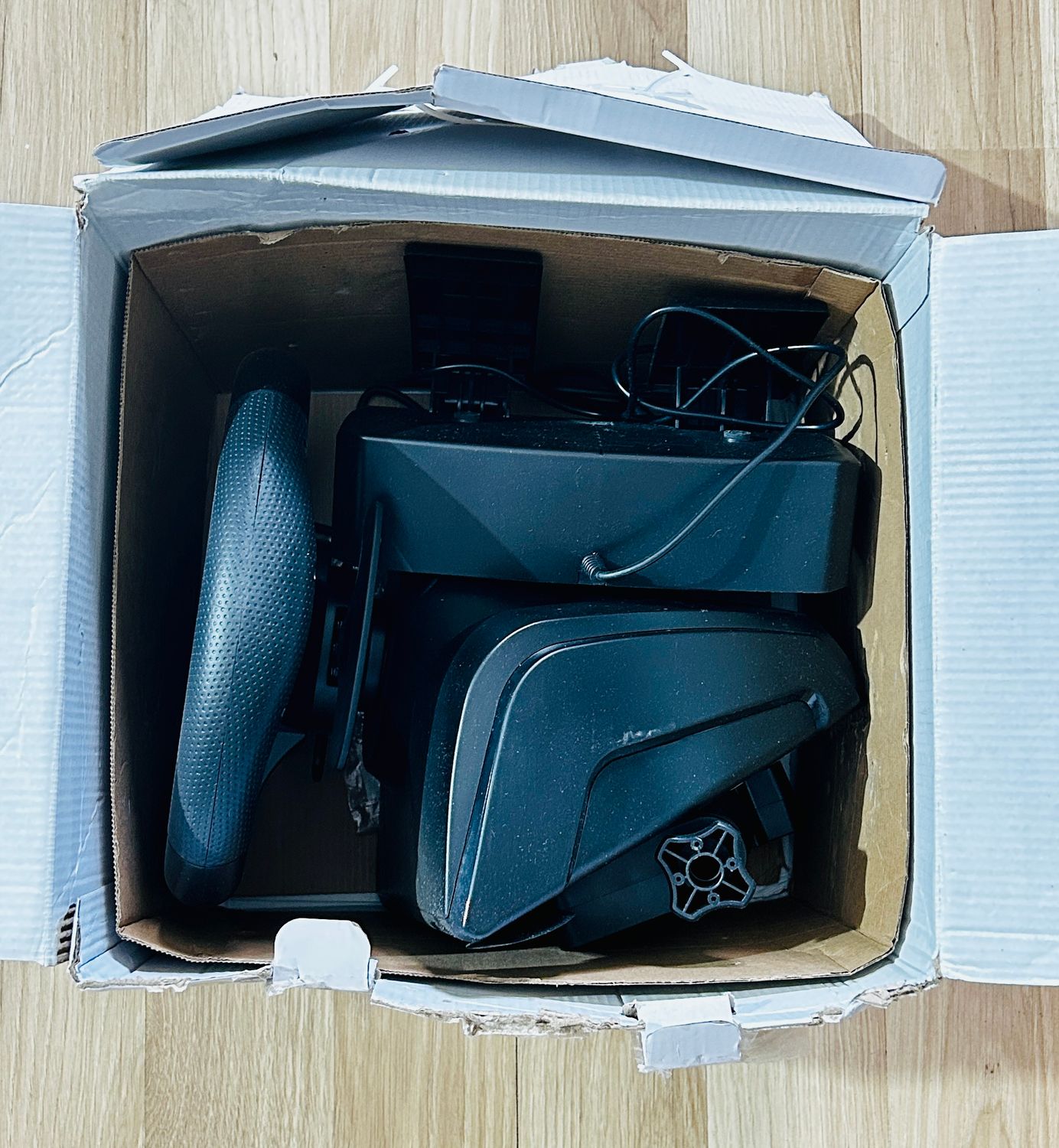 Superdrive SV650 Racing Wheel – kierownica wyścigowa z pedałami